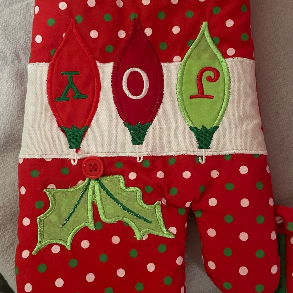 Christmas oven mitts new no tags